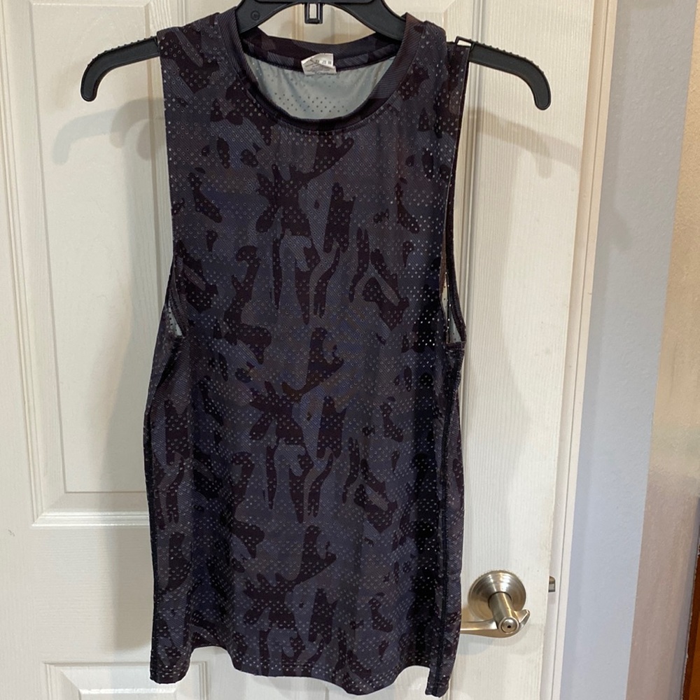 Zyia camo tank size S